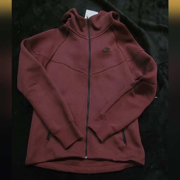 Nike Tech - Picture 2 of 3